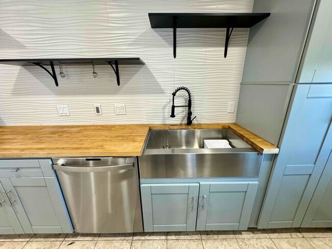 Photo - 713 E Elder St Unit 8