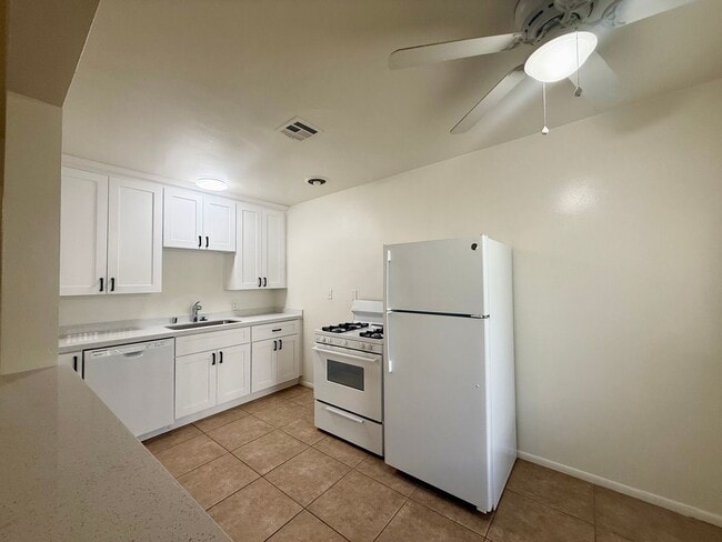 Photo - AVAILABLE NOW!! 1 Bedroom 1 Bathroom apartment in Palm Springs!! Unit 04