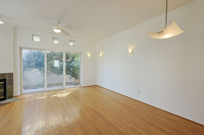 Photo - 2 Bed / 2.5 Bath Condo – Walk to Balboa Park!