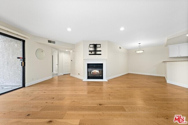Building Photo - 1633 S Bentley Ave Unit 101 Rental
