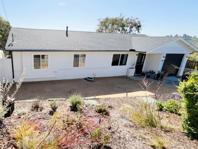 Building Photo - Coming soon! 06-15-26 Newly Remodeled Furnished Oceanside Retreat with Green Space Views 3 bedroo...