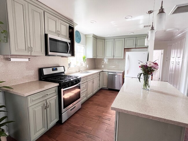 Photo - 14148 Community St
