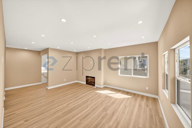 Photo - 225 N Burlington Ave