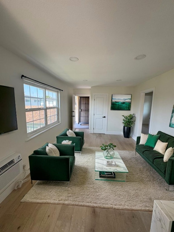 Building Photo - 9661 Maureen Dr Unit F Rental