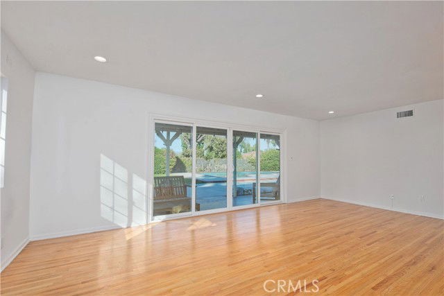 Photo - 22537 Friar St