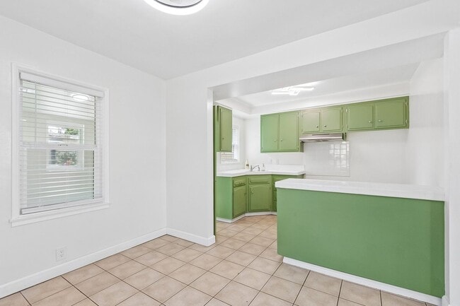 Photo - 5616 N Gladys Ave