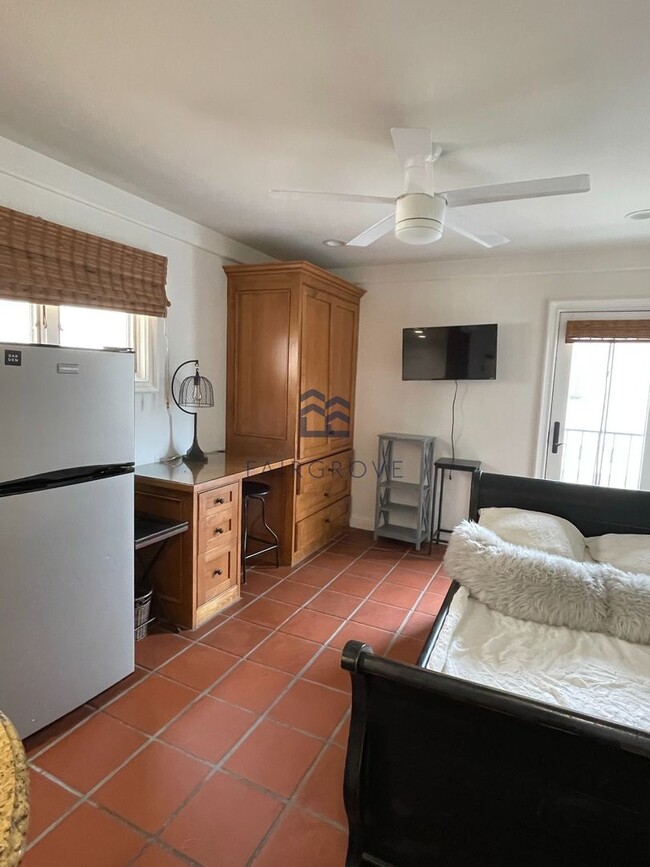 Photo - 160 Covina Ave Unit 160.5