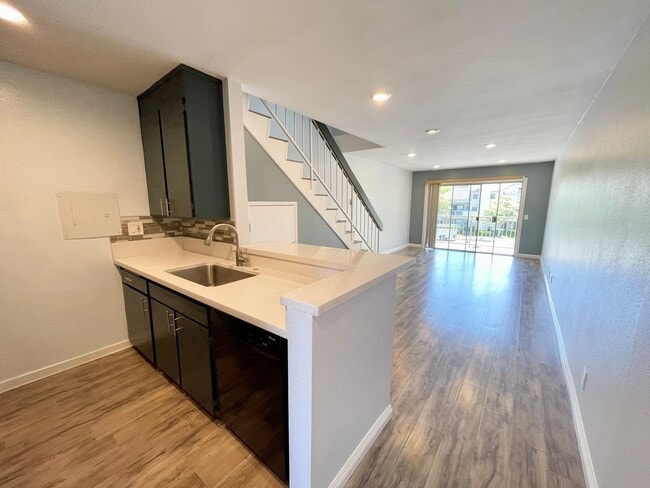 Photo - 396 E Surfside Dr