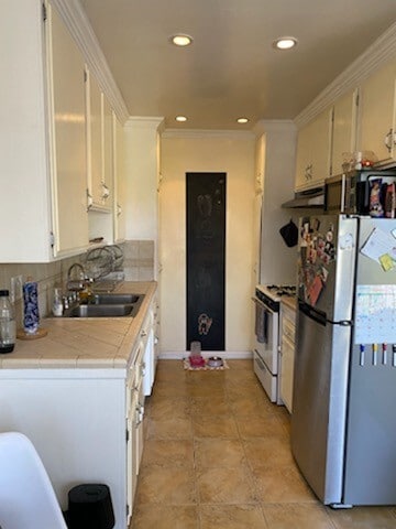 Kitchen - 423 Pier Ave Unit 6