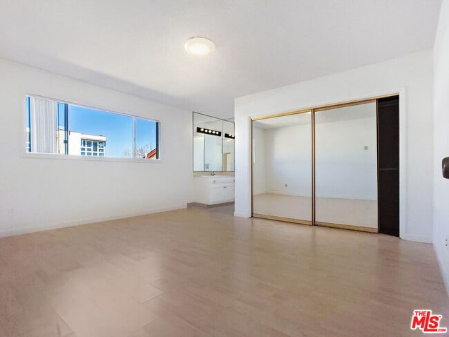 Photo - 1538 11th St Unit 3