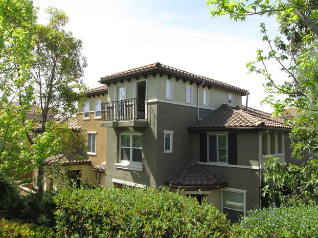 Building Photo - Beautiful Three Story Townhome In San Elijo Hills