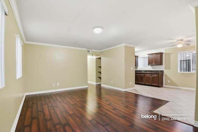 Building Photo - 1614 W 39th Pl