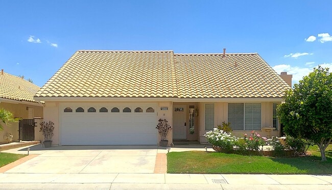 Building Photo - Sun Lakes 3 Bedroom - Backs the Golf Course