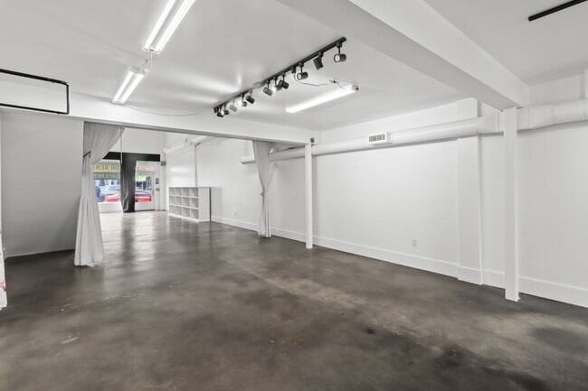 Photo - 1050 S Fairfax Ave