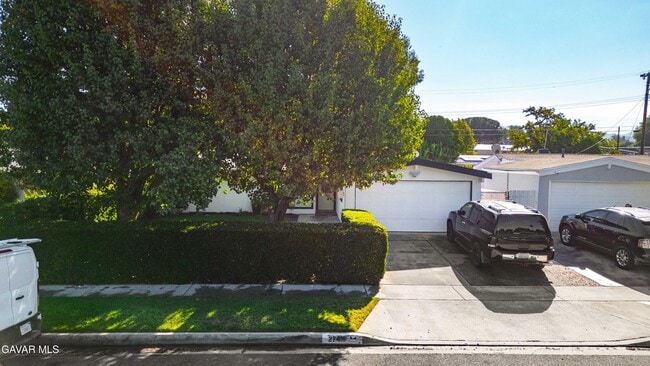 Photo - 27416 Dewdrop Ave House