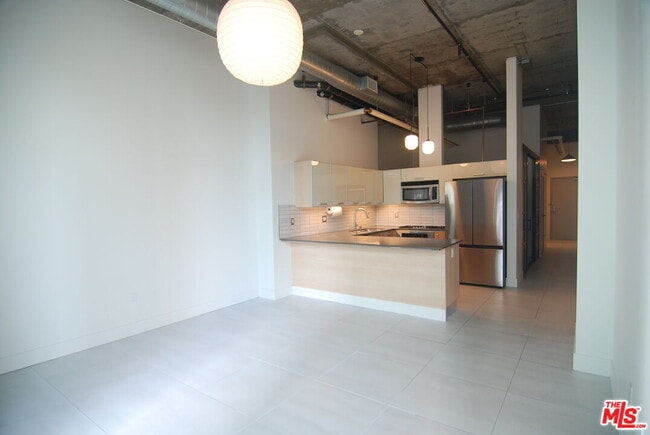 Photo - 645 W 9th St Unit 725