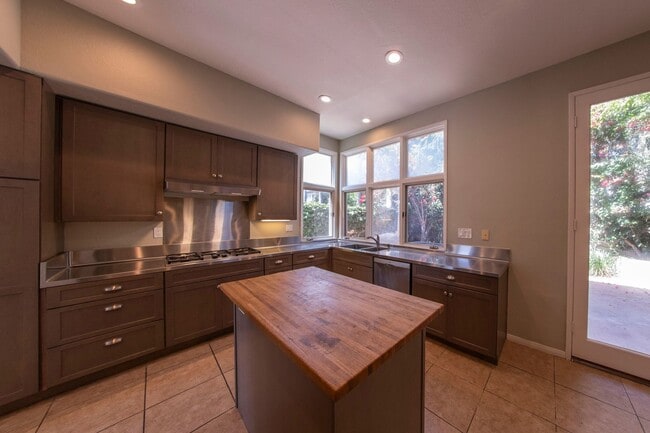 Photo - 4BR 2.5BA House in Gated Community of Blackhorse, Across from UCSD with 2 Car Garage & Washer/Dry...