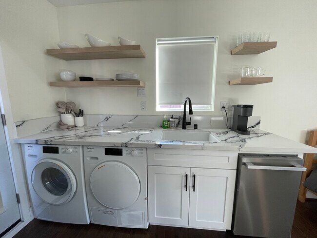 Photo - 17432 Covello St