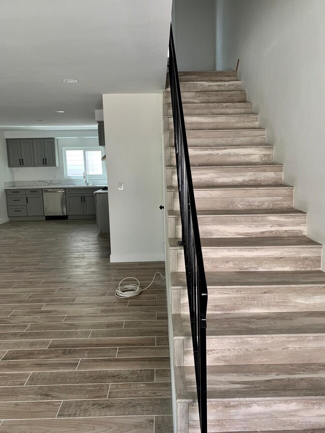 Photo - 2217 Marshallfield Ln Unit B