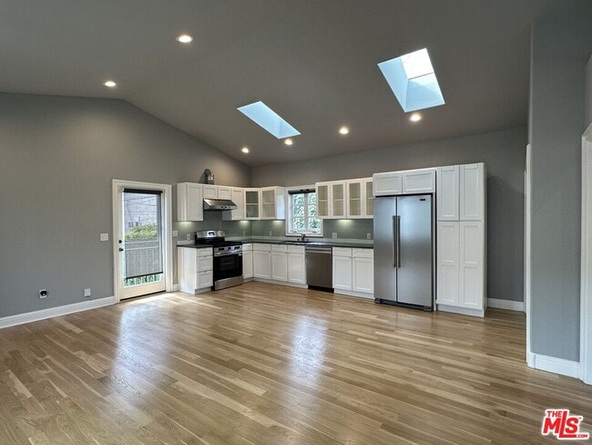 Photo - 6339 W 6th St