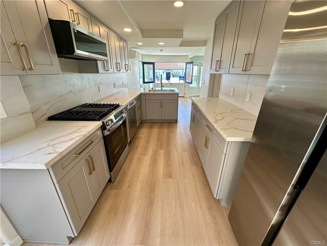 Photo - 934 Manhattan Ave