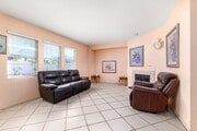 Photo - 3061 Clapper St
