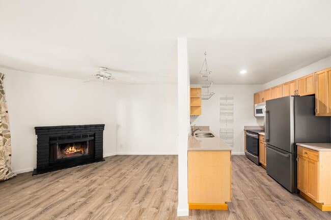 Photo - Fabulous University Heights location! Unit 5