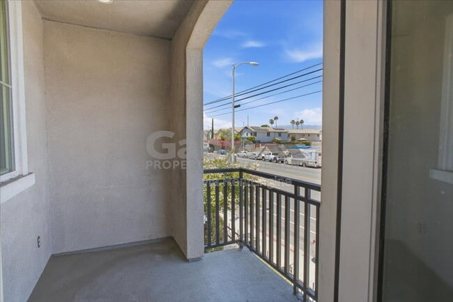 Photo - 14854 Nordhoff St