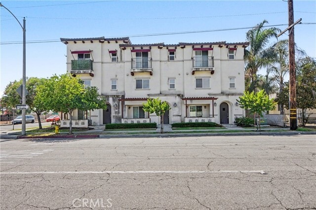 Building Photo - 201 N Azusa Ave Unit 6