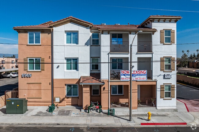 Additional Building View - Newport Fontana