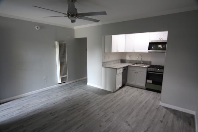 Living room / kitchen - 10054 Culver Blvd