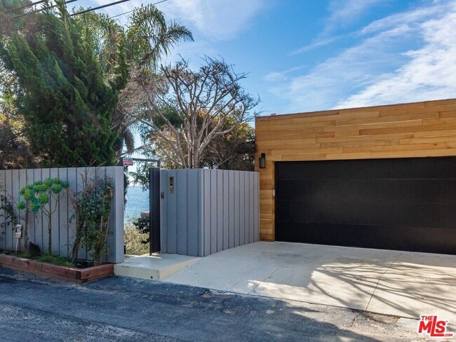 Photo - 24958 Malibu Rd