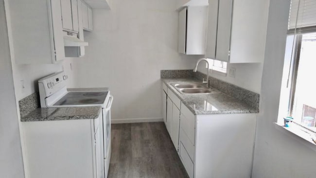 Photo - 3500 Rainbow Ln