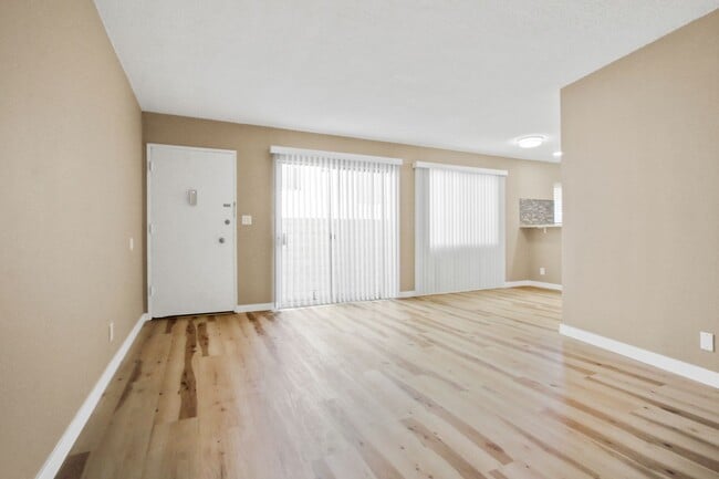 Photo - 1234 Wellesley Ave Unit 01