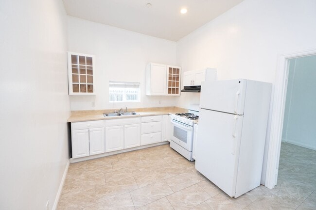 Building Photo - 1349 Peach Ave Unit B Rental