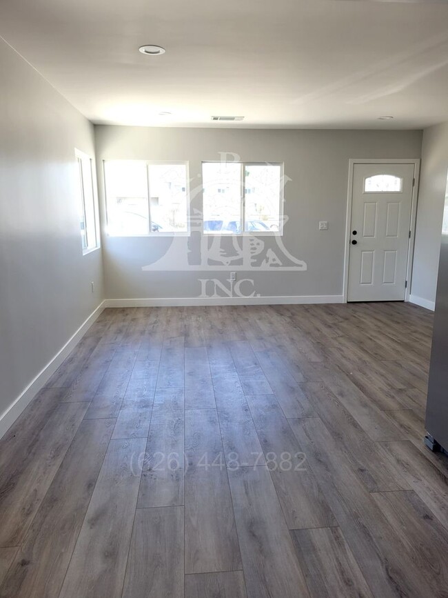 Photo - 13872-13874 Saranac Dr Unit 13872