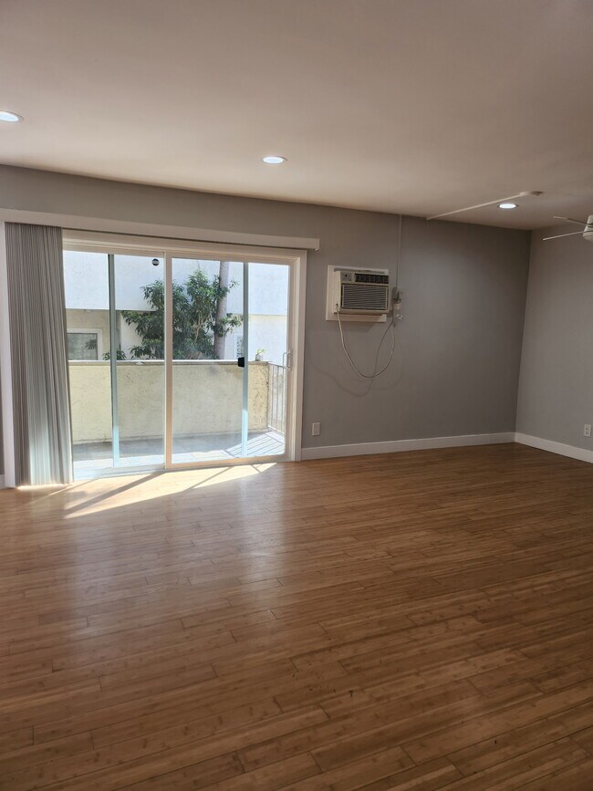 Unit 9 - 10949 Fruitland Dr