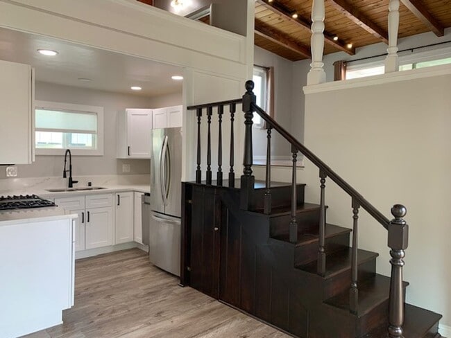 Building Photo - 288 Cahuenga Dr