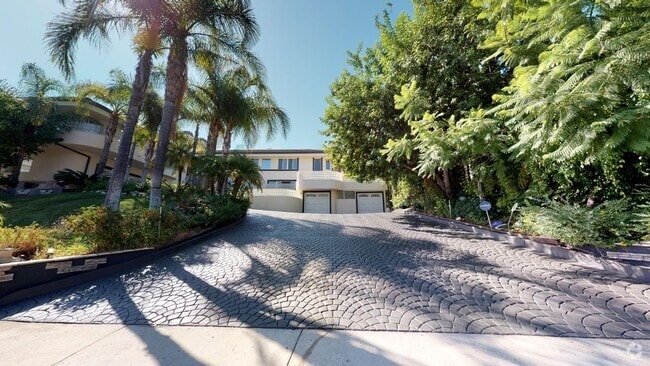 Building Photo - 22500 N Summit Ridge Cir Rental