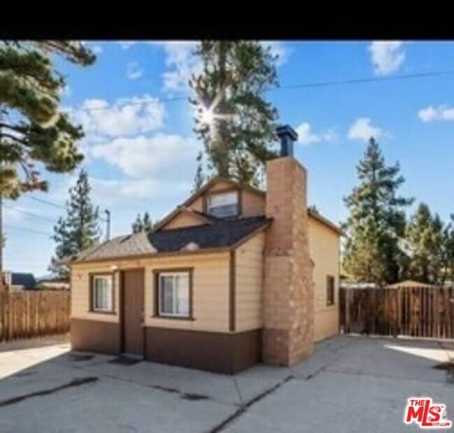 Building Photo - 320 E Tiger Lily Dr Rental