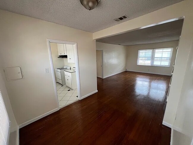 Photo - 3927 W 105th St Unit C