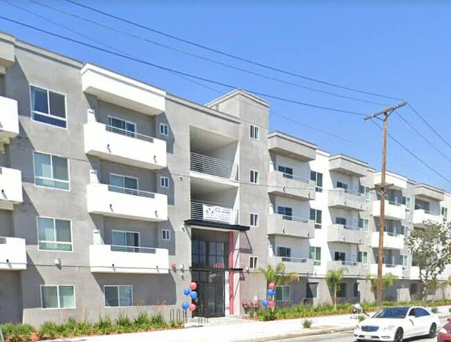 Building Photo - 14333 Roscoe Blvd Unit 301