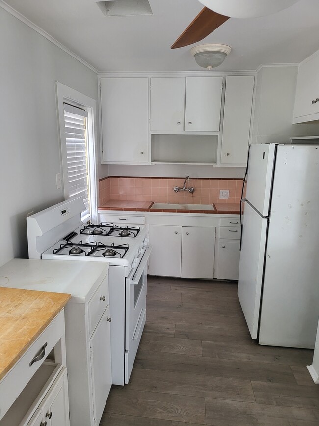Building Photo - 1201 Manhattan Ave Unit A