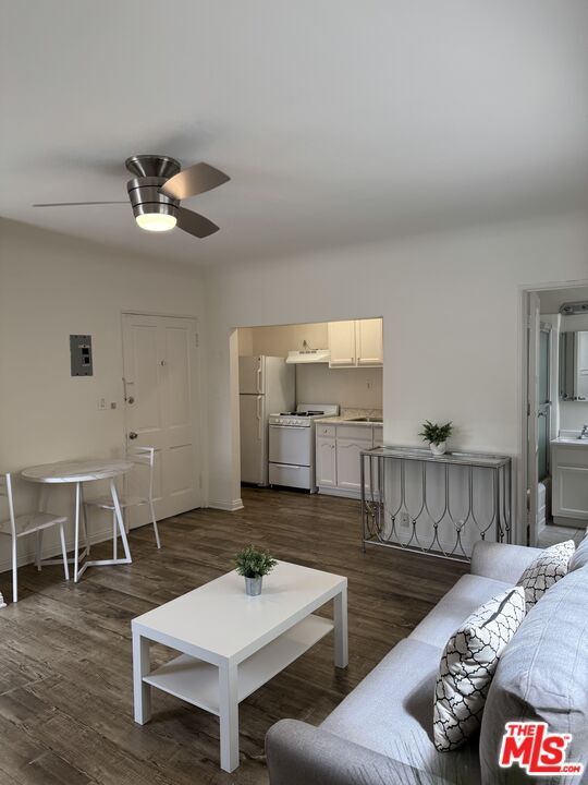 Photo - 265 S Manhattan Pl Unit 8