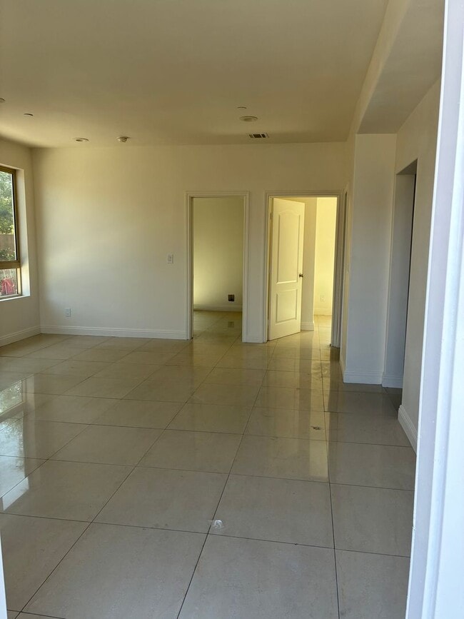Building Photo - 9619Long Unit 9621