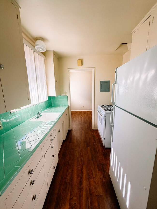 Photo - 226 N Marengo Ave Unit D