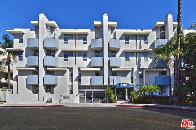 Building Photo - 5350 White Oak Ave Unit 408 Rental