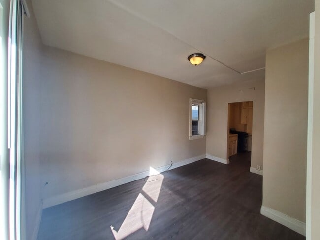 Building Photo - 701 Unit 353