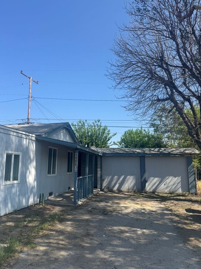 Building Photo - 4006 Mennes Ave Unit 3/4