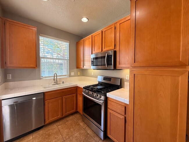 Photo - Stylish Eastlake Townhome with Pool Access...